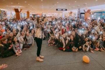 Iuliana Beregoi la Iulius Mall Suceava