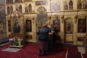 Ce icoane sunt pictate în naosul unei biserici?