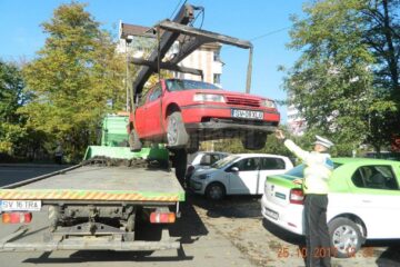 Sute de rable abandonate pe străzile municipiului Suceava, prin parcări sau pe spații verzi, ridicate