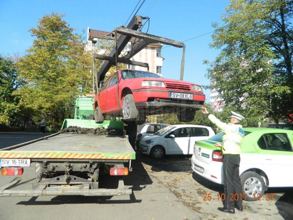 Sute de rable abandonate pe străzile municipiului Suceava, prin parcări sau pe spații verzi, ridicate Sute de rable abandonate pe străzile municipiului Suceava, prin parcări sau pe spații verzi, ridicate
