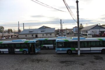 Autobuzele aduse de TPL din Franța au dotări mult mai bune și mult mai puțini kilometri parcurși decât cele din parcul auto actual