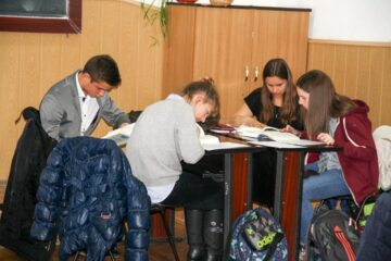 Bursa "Bani de liceu" este în valoare de 180 de lei
