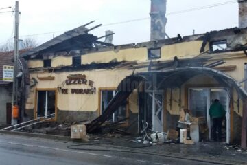 Intreaga cladire a fost distrusa in urma incendiului violent izbucnit in timpul noptii