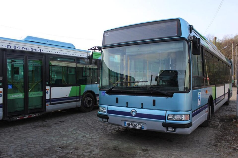 Autobuzele aduse de TPL din Franța au dotări mult mai bune și mult mai puțini kilometri parcurși decât cele din parcul auto actual