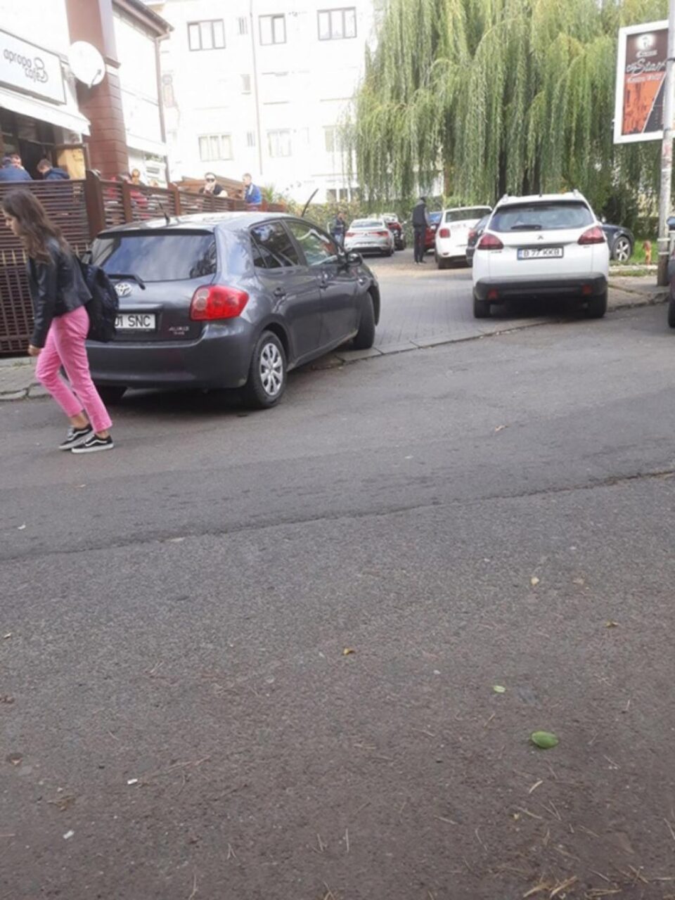 Mașina lipită cu scotch