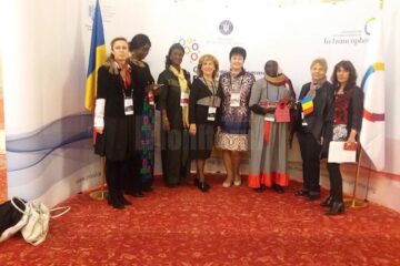 Prof. univ. DHC Sanda-Maria Ardeleanu, alături de alte participante la Conferința Femeilor din Francofonie