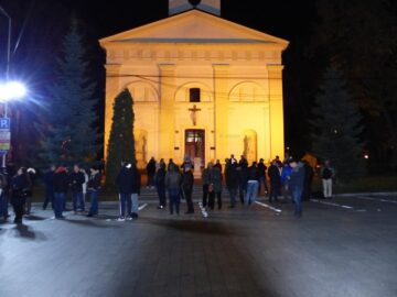 Peste 60 de suceveni au participat în centrul Sucevei la protestul spontan „Nu vrem să fim o nație de hoți!”