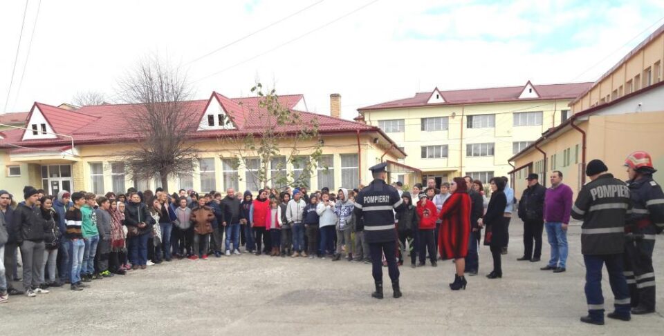 Educare preventivă și măsuri de prevenire a incendiilor, la Centrul Școlar Suceava