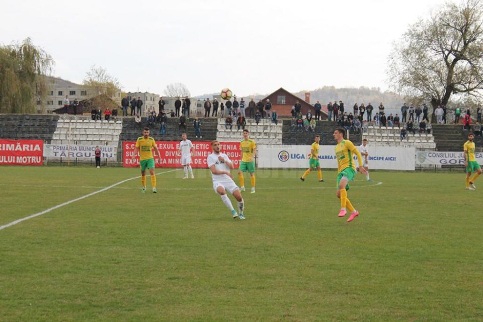 Foresta s-a impus cu 1 - 0 pe terenul Pandurilor. Foto MIRCEA OGLINDOIU