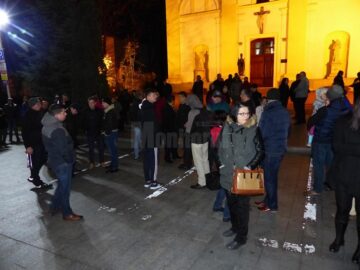 Peste 60 de suceveni au participat în centrul Sucevei la protestul spontan „Nu vrem să fim o nație de hoți!”
