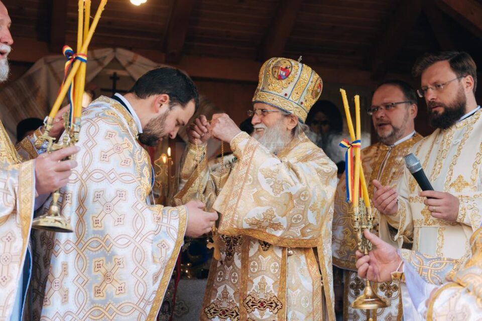 Sfințire de nou altar la Parohia Straja II