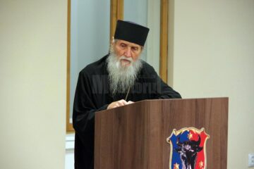 Expoziția de pictură ,,99 + 1=100”, realizată de copiii de la Așezământul „Sfântul Ierarh Leontie” Rădăuți