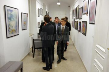 Expoziția de pictură ,,99 + 1=100”, realizată de copiii de la Așezământul „Sfântul Ierarh Leontie” Rădăuți