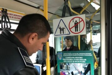 Amplă acțiune de prevenire a furturilor din genți și buzunare pe mijloacele de transport în comun