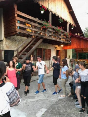 Tineri români, francezi și germani, în vizită prin Bucovina