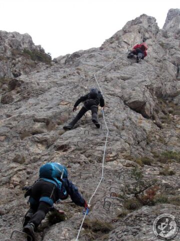 Academia de Munte revine cu noi cursuri de alpinism clasic și hibernal, rafting, speologie, supraviețuire