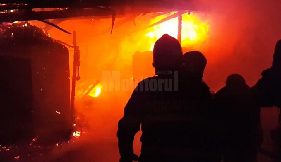 Trei gospodării au fost afectate de un puternic incendiu la Solca Trei gospodării au fost afectate de un puternic incendiu la Solca