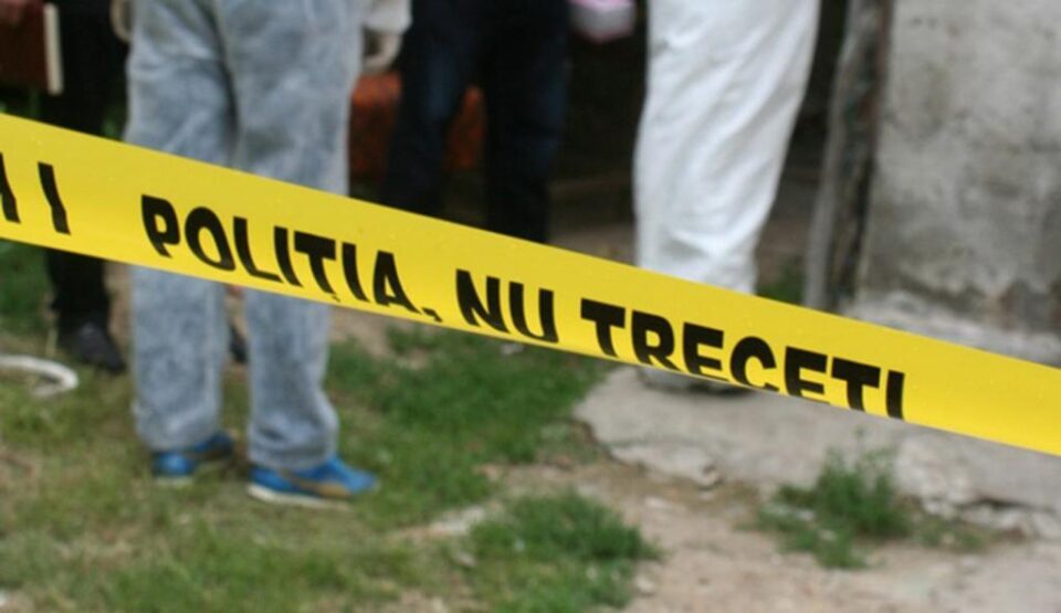 Un bărbat a fost ucis în bătaie de fratele și nepotul său