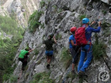 Academia de Munte revine cu noi cursuri de alpinism clasic și hibernal, rafting, speologie, supraviețuire