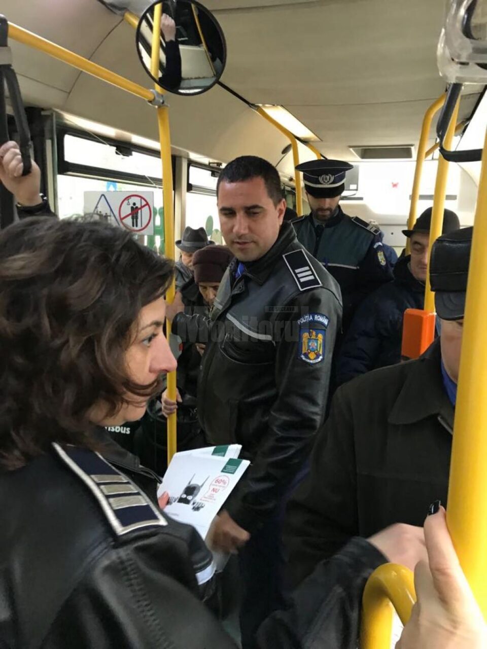 Amplă acțiune de prevenire a furturilor din genți și buzunare pe mijloacele de transport în comun