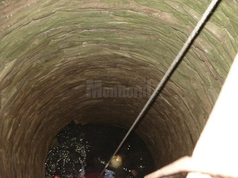 Corpul neînsuflețit al unui bătrân de 85 de ani, descoperit într-o fântână la Plăvălari Corpul neînsuflețit al unui bătrân de 85 de ani, descoperit într-o fântână la Plăvălari