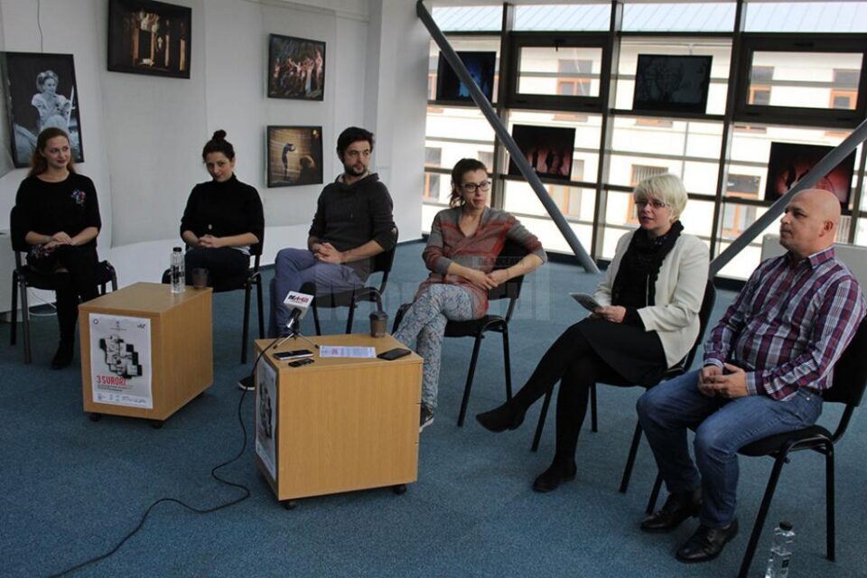 Echipa de realizare a spectacolului "3 Surori" - cel mai lung și atipic de până acum