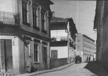Constructia unei aripi a Hotelului Central intre cladirile orasului vechi