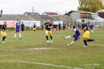 Liderul Șomuz Fălticeni a trecut la limită de Moldova Drăgușeni. Foto Codrin Anton.