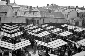 Piata centrala a orasului, aflata in zona veche