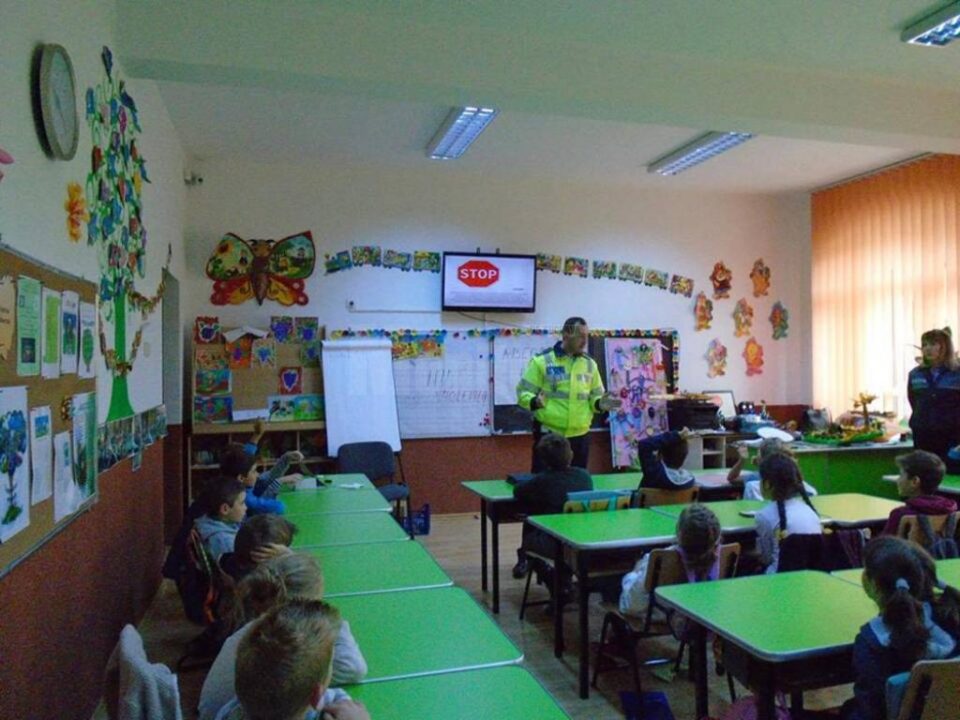 Zece zile de acțiuni ale poliției, pentru creșterea siguranței elevilor