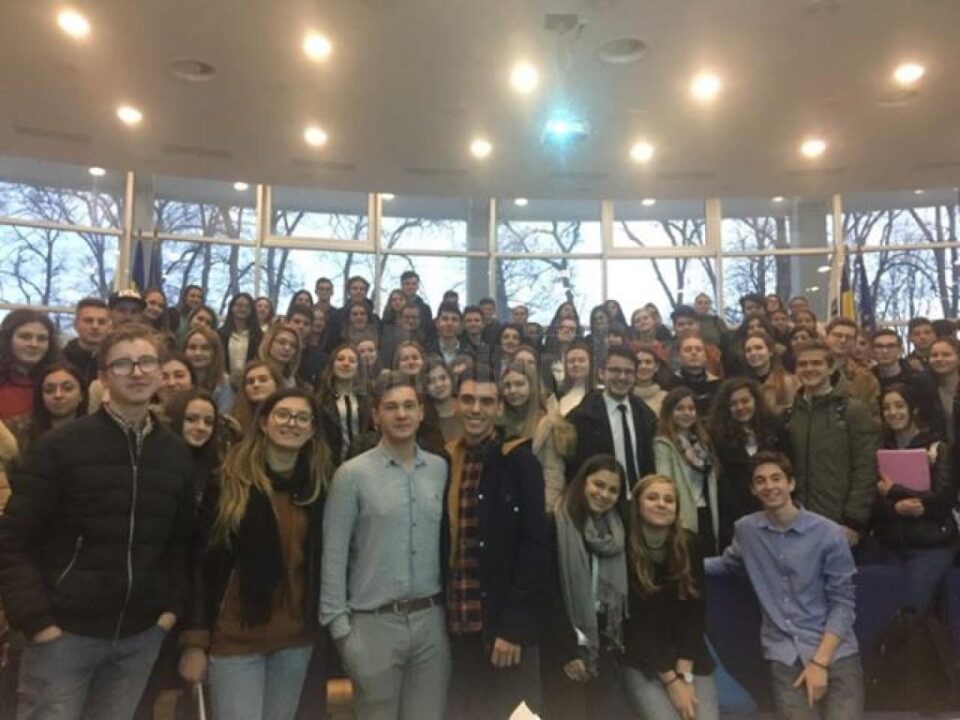 Liceenii au aflat despre atribuțiile și activitatea Consiliului Județean al Elevilor Liceenii au aflat despre atribuțiile și activitatea Consiliului Județean al Elevilor
