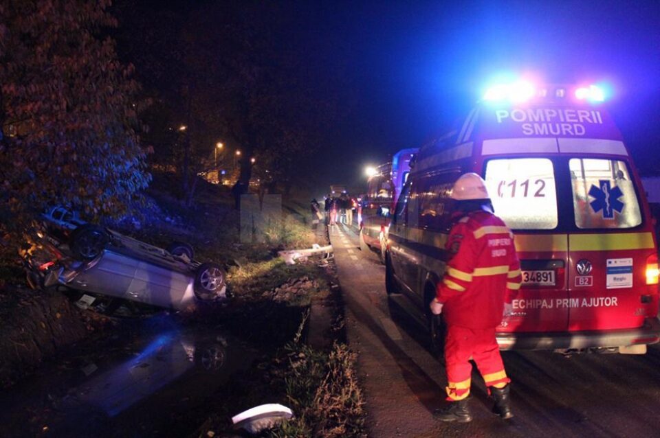 Accident cu trei mașini implicate, la ieșirea din Suceava spre Botoșani