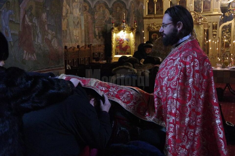 Postul curățește ochiul, rugăciunea curățește mintea Postul curățește ochiul, rugăciunea curățește mintea