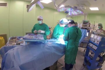 Medici români și americani operează la București copii cu malformații cardiace congenitale Sursa: ProTv