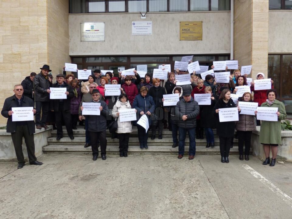 Protest al angajaților APIA, nemulțumiți de perspectiva diminuării salariilor