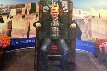 Jilțul în care vor poza vizitatorii standului sucevean