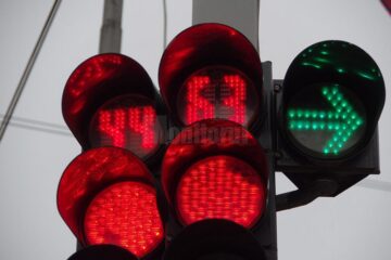 Semafoarele de pe artera principală au temporizări diferite