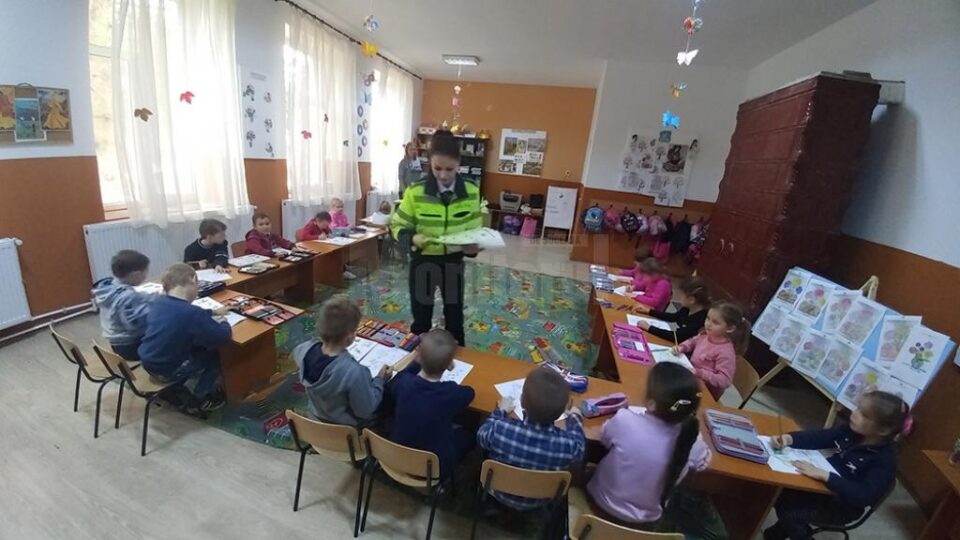 La Școala Gimnazială ,,Ștefan cel Mare” din Putna și la școala din satul Gura Putnei a fost implementat proiectul de prevenire a victimizării minorilor ,,De mici să prețuim siguranța”