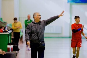 Antrenorul Iulian Dugan speră ca juniorii săi să-și păstreze primul loc și după cele două turnee de sală