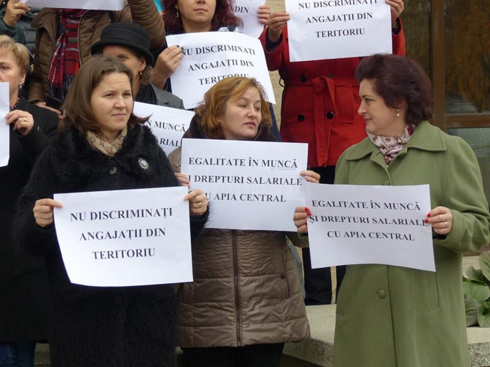 Mesaje afișate de protestatari