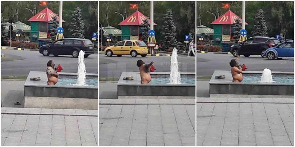 Indianu făcând baie