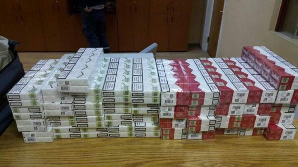 Polițiștii au confiscat aproape 10.000 de bucăți de țigări de contrabandă