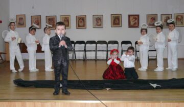 „Chipuri în timp - inocență și înțelepciune”