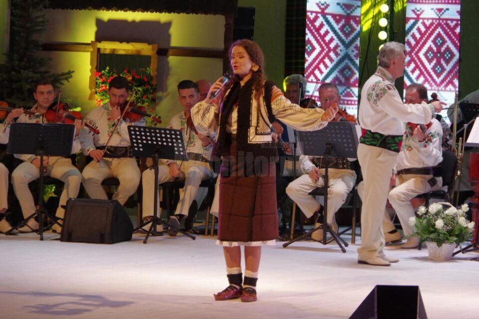Spectacol folcloric grandios la lansarea albumului „Pe Obcini în Bucovina”, realizat de Angelica Flutur