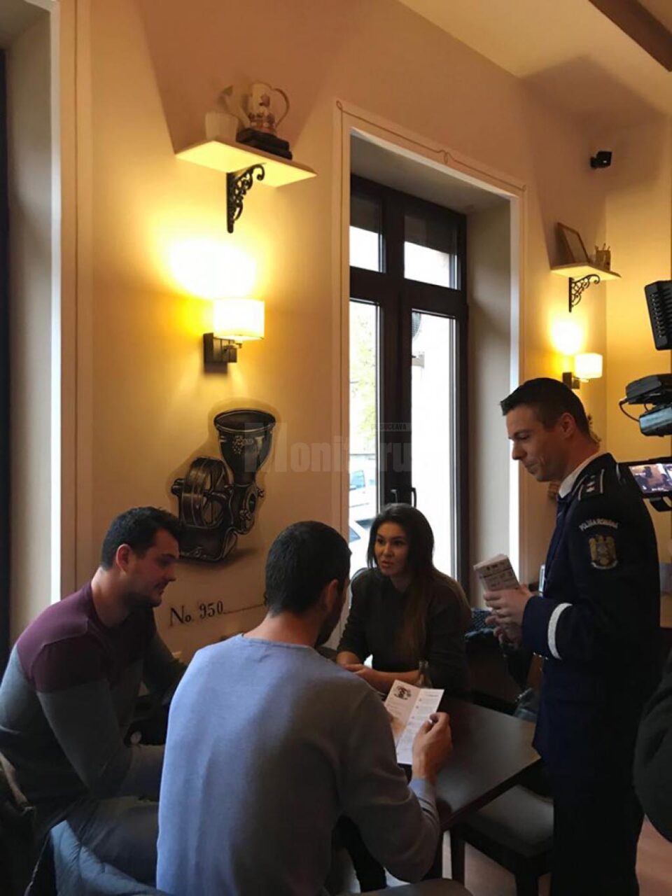 Ziua mondială de comemorare a victimelor accidentelor de circulație, marcată la cafeneaua la care șoferii băuți își pot lăsa mașinile în custodie