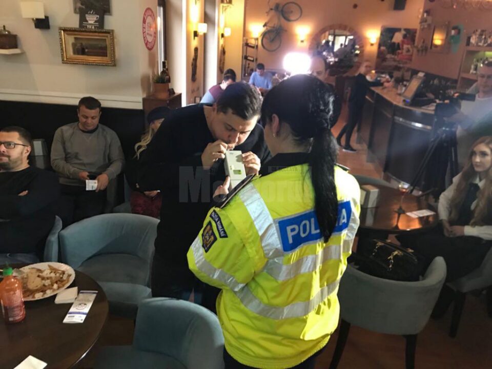 Ziua mondială de comemorare a victimelor accidentelor de circulație, marcată la cafeneaua la care șoferii băuți își pot lăsa mașinile în custodie