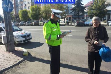 Polițiștii s-au aflat pe stradă pentru a descoperi și sancționa pietonii care traversează neregulamentar