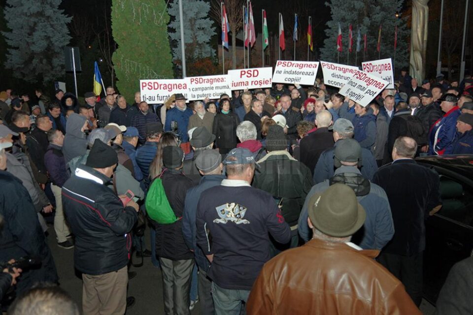 La mitingul de susținere a moțiunii de cenzură au participat peste 1.000 de persoane