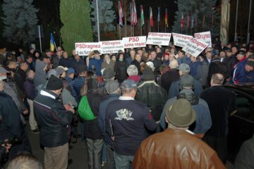 La mitingul de susținere a moțiunii de cenzură au participat peste 1.000 de persoane