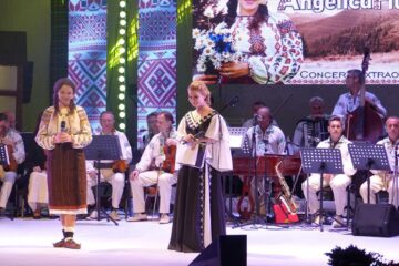 Angelica Flutur împreună cu prezentatoarea Mihaela Bârsan